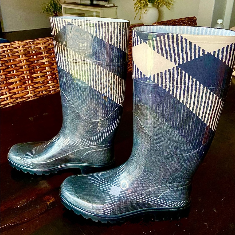 Like new, Burberry Rain Boots.